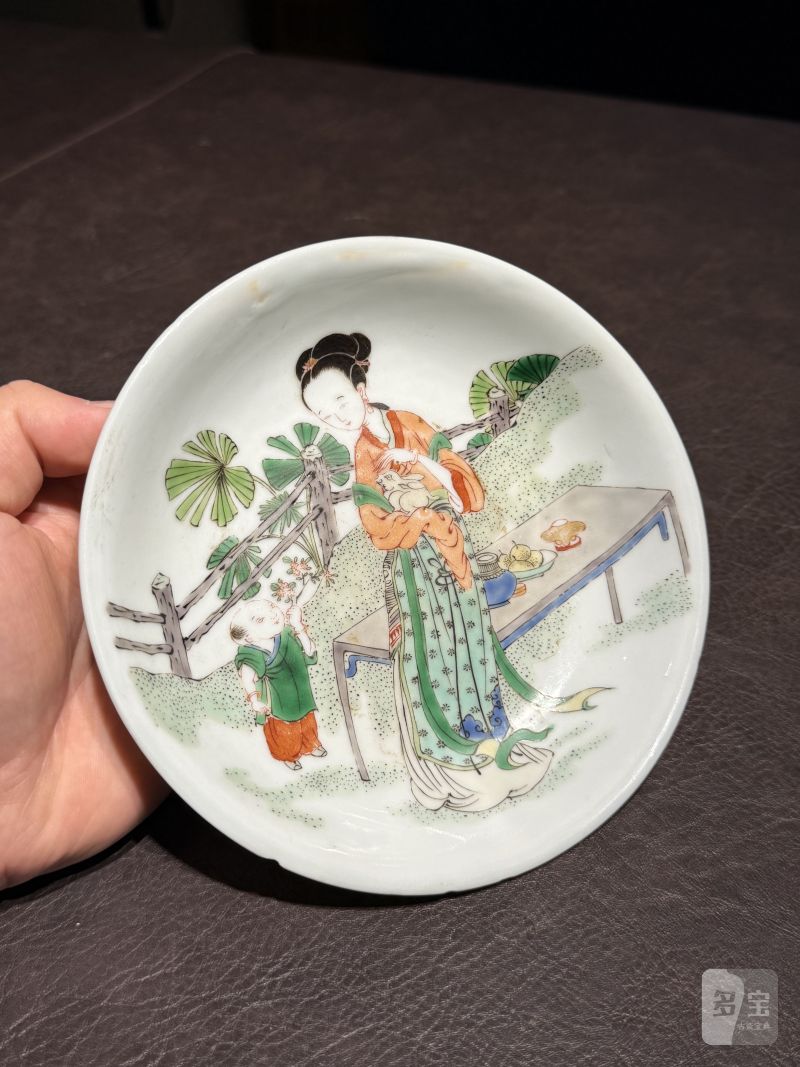 清康熙 五彩庭院仕女图盘一对 - 图11